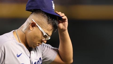 Julio Urías fue acusado de violencia de género por segunda vez en su carrera.