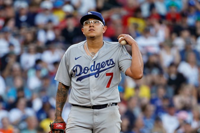 Julio Urias. Foto: Winslow Townson/Getty Images.
