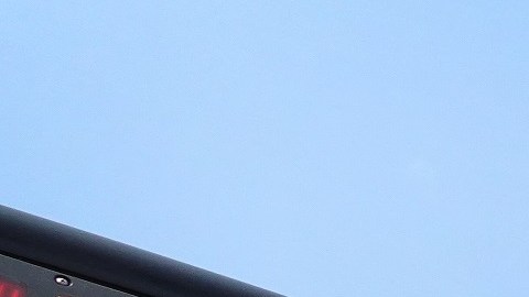 Hay un programa piloto de autobuses escolares eléctricos.