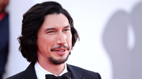 Adam Driver en la premier de "Ferrari" en Venecia