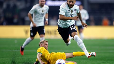 Alexis Vega durante un amistoso con México vs. Australia.