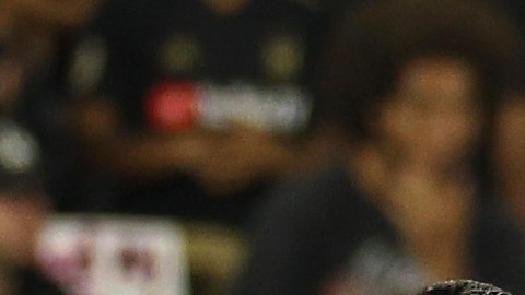 Jugadores del Inter Miami reclaman al árbitro luego de un foul sobre Carlos Vela.
