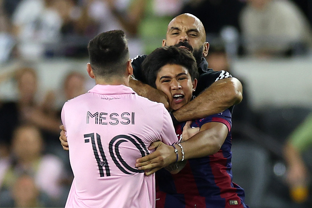 LOS ANGELES, CALIFORNIA - SEPTEMBER 03: (R) Yassine Chueko, bodyguard of Lionel Messi #10 of Inter Miami CF, pulls a fan, who ran onto the pitch, away from Messi in the second half during a match between Inter Miami CF and Los Angeles Football Club at BMO Stadium on September 03, 2023 in Los Angeles, California. (Photo by Harry How/Getty Images)