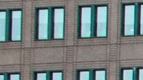 Miembros del sindicato United Auto Workers (UAW) marchan en el primer día de la huelga en Detroit, Michigan.