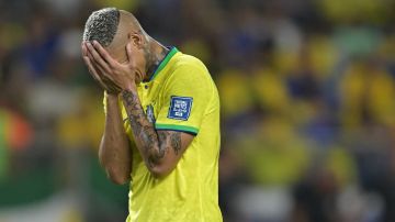 Richarlison estalló en llanto tras ser sustituido en el juego de Brasil contra Colombia.