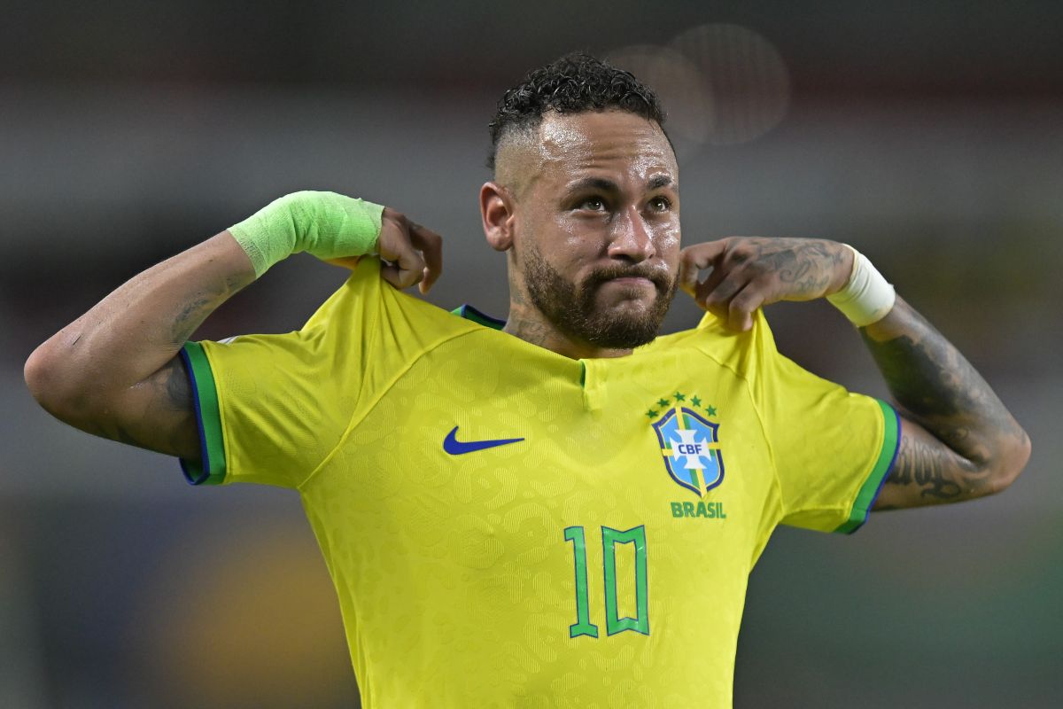 Neymar Jr. is officially the top scorer in Brazilian history.