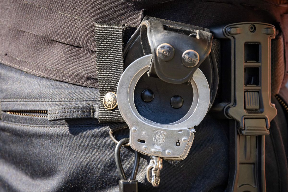 It was a plan doomed to fail, as the man wearing Emde was still wearing the ankle monitor.