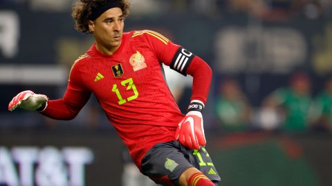 Memo Ochoa recibió críticas por su actuación en el juego.