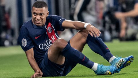 Kylian Mbappé se lesiona con el PSG.