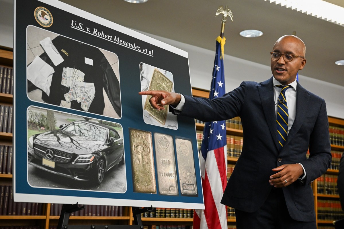 El fiscal Damian Williams, del Distrito Sur de Nueva York, dio a conocer detalles de la investigación contra Menéndez.