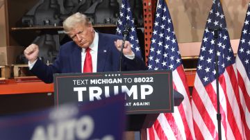 Trump se fue a un acto de su campaña en Michigan en la noche del segundo debate republicano.