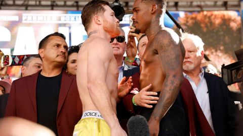 Último careo entre Canelo Álvarez y Jermell Charlo.