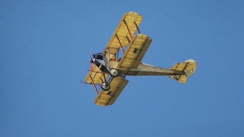 Avión de la Primera Guerra Mundial se estrelló y volteó cerca del museo de Massachusetts