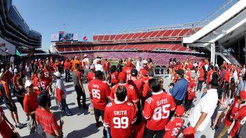 Fans de San Francisco 49ers en Levi's Stadium en California.