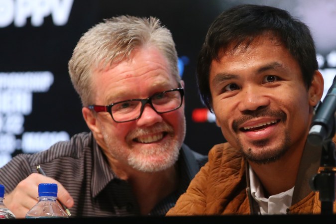 Manny Pacquiao y el entrenador Freddie Roach. Foto: Chris Hyde/Getty Images.