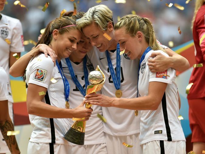 Morgan con el trofeo del Mundial de 2015. Rich Lam-Getty Images.