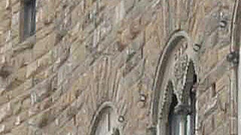 Turista alemán sube a la estatua de Neptuno en Florencia para una selfie y causa daños por más de 5,000 dólares