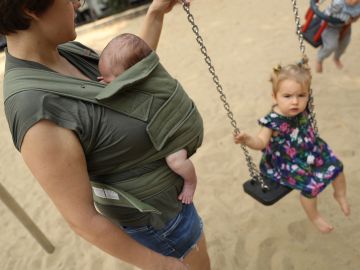 Paso a paso cómo reclamar la pensión alimenticia a deudores migrantes