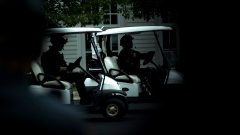 Members of a Secret Service counter assault team protecting the US President drive golf carts at Trump National Golf Club on October 14, 2017 in Potomac Falls, Virginia. / AFP PHOTO / Brendan Smialowski (Photo credit should read BRENDAN SMIALOWSKI/AFP via Getty Images)