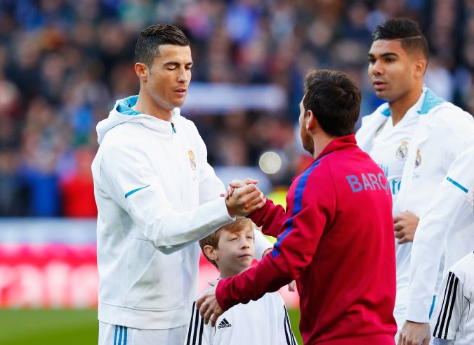 Cristiano Ronaldo y Lionel Messi protagonizaron por muchos años el Clásico del fútbol español. Gonzalo Arroyo Moreno-Getty Images.