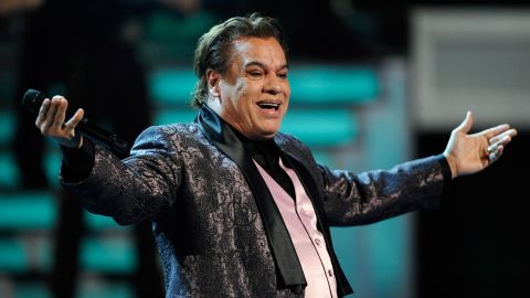 Cara de Juan Gabriel está en un avión | Ethan Miller/Getty Images