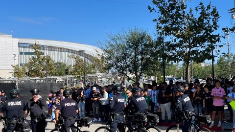 Aspecto de la calle South Hoover, donde fue arrestado Julio Urías. al fondo, el BMO Stadium.