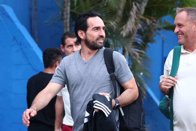 Gerardo Espinoza, director técnico de la Selección Nacional de México Sub 23 y Andrés Lillini, durante la final del torneo de los Juegos Centroamericanos y del Caribe 2023, entre la Selección Nacional de México Sub 23 y la selección de Costa Rica Sub 23. Foto: Imago7/ Eloisa Sánchez.