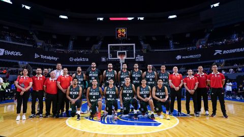 Seleccionado de México de Baloncesto antes de partir a la Copa del Mundo.