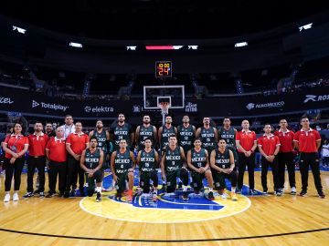 Seleccionado de México de Baloncesto antes de partir a la Copa del Mundo.