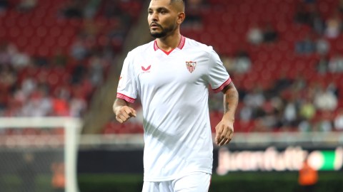 Corona solo jugó 28 partidos con el Sevilla.