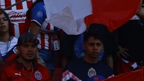 Afición de las Chivas de Guadalajara en el Estadio Akron.
