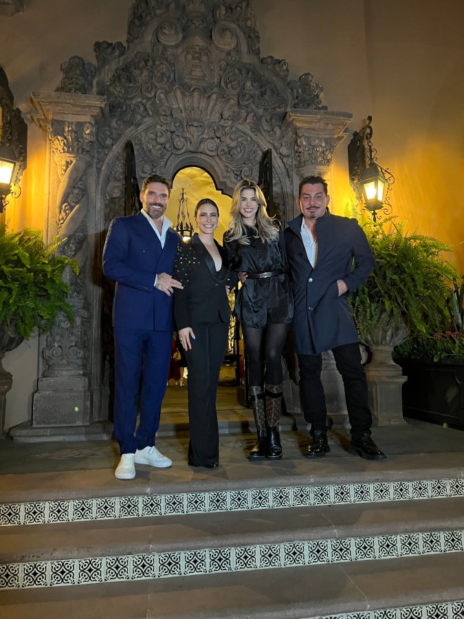 Julián Gil, Valeria Marín, Marie Claire y José Manuel Figueroa en la inauguración de Ristaurante Isola.