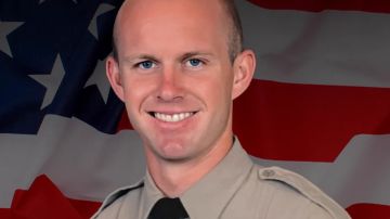 El alguacil Ryan Clinkunbroomer murió a tiros en Palmdale.