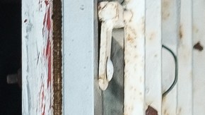 Jorge Fuentes es el dueño del salon de belleza La Casa Blanca en la calle Bush en Santa Ana,