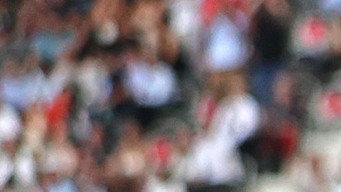 Louis Rees-Zammit celebra como Cristiano Ronaldo en el Mundial de Rugby.