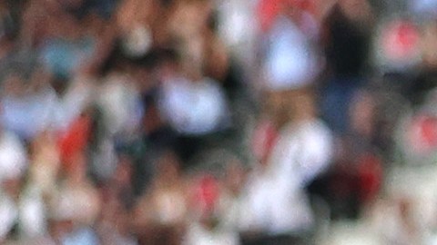 Louis Rees-Zammit celebra como Cristiano Ronaldo en el Mundial de Rugby.