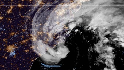 Ophelia se dirige al este de Carolina del Norte y luego a los estados del Atlántico medio.