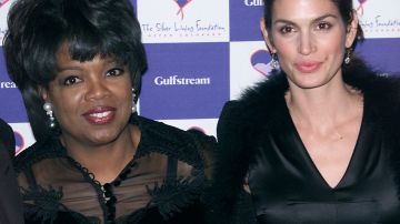 Oprah Winfrey y Cindy Crawford en un evento benéfico en 2011.