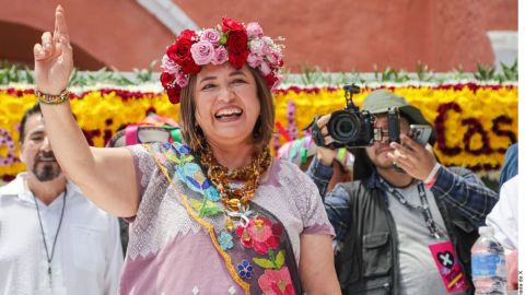 Xóchitl Gálvez recibe constancia que la acredita como candidata presidencial opositora de México