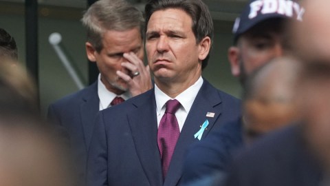 Ron DeSantis figura muy por detrás de Donald Trump en las encuestas