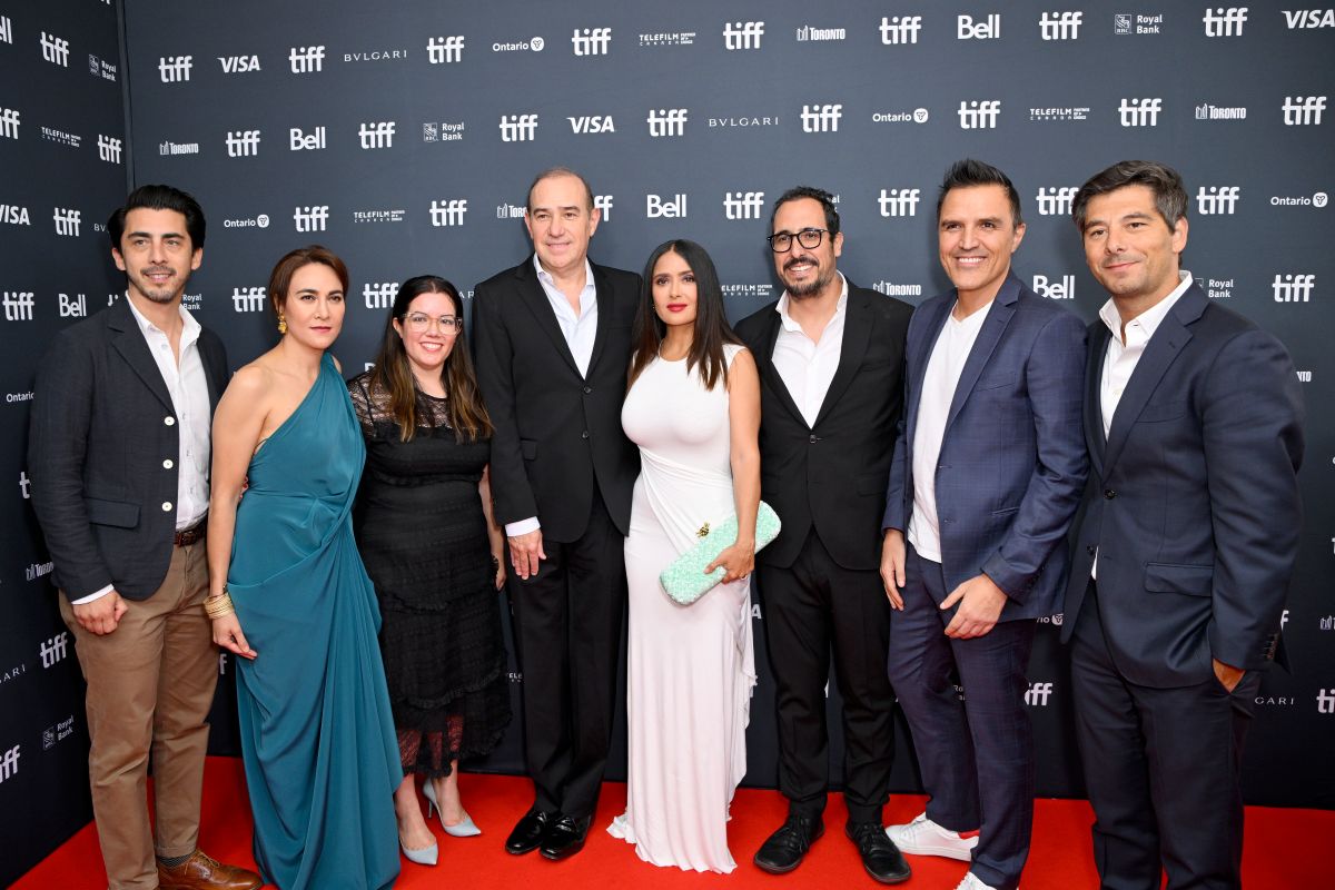 Cuerpazo de Salma Hayek impacta en el estreno de "El Sabor de la