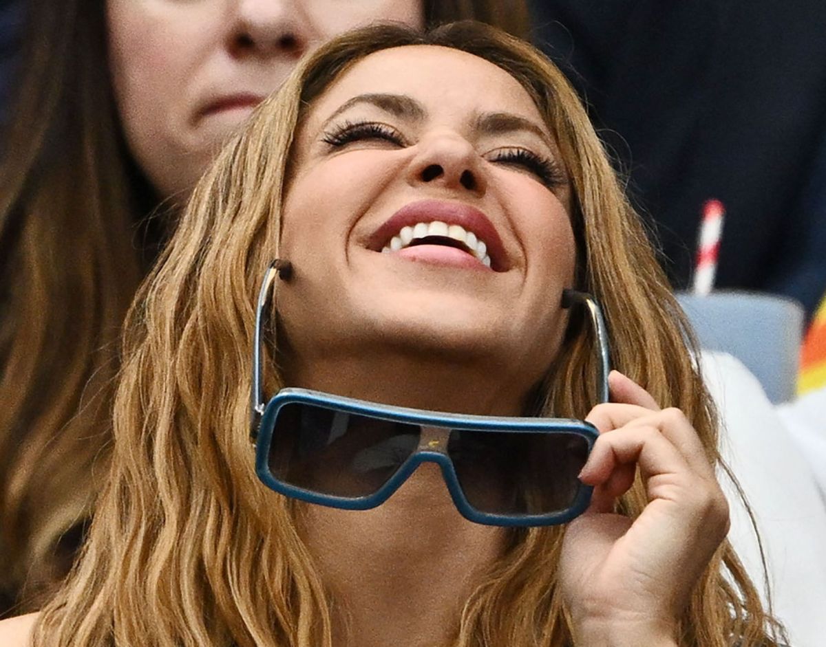 Shakira en Wimblendon, después de venir de la F1.
