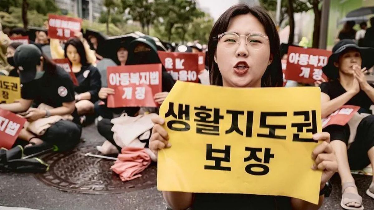 La profesora Kim Jin-seo dijo a la BBC que las presiones de su trabajo le habían generado pensamientos suicidas.

