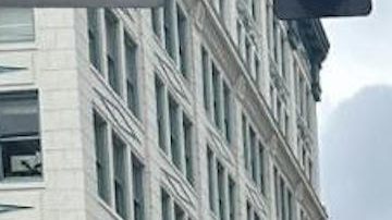 Los trabajadores tienen que laborar dos o tres empleos para pagar la renta de su vivienda. (Cortesía)