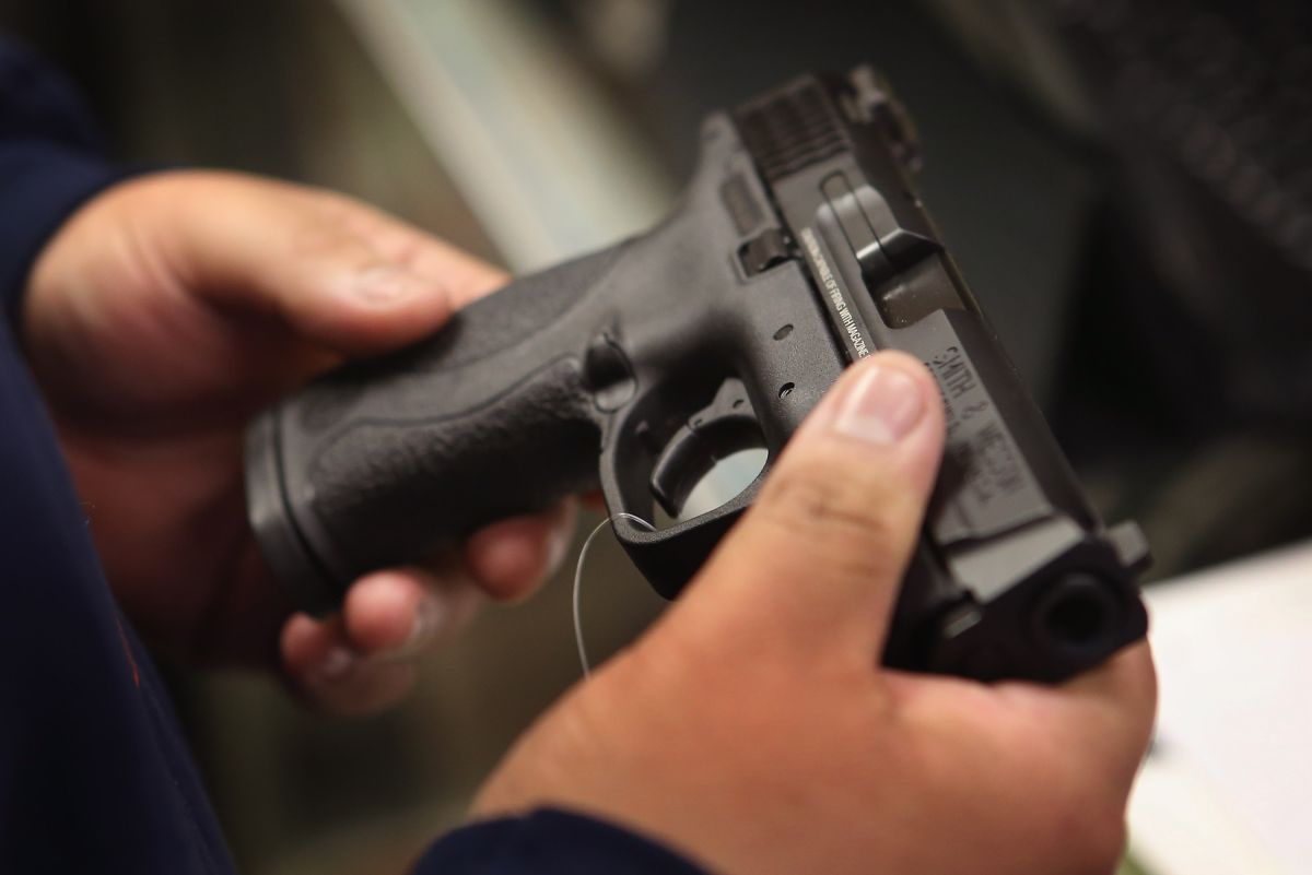 New Mexico bans carrying weapons in public spaces in Albuquerque