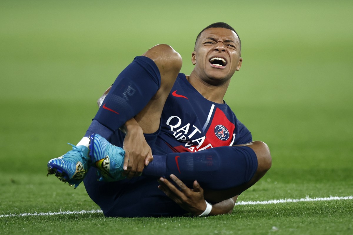 Kylian Mbappé salió lesionado del Clásico de Francia y mantiene en vilo