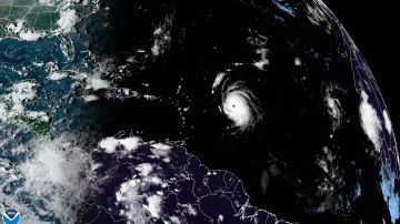 El huracán Lee alcanza categoría 5; meteorólogos advierten que podría convertir en tormenta “monstruosa" de 180 mph