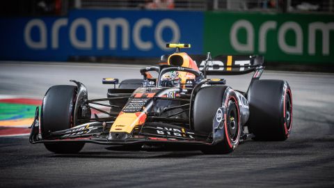 Sergio 'Checo' Pérez a bordo de su Red Bull Racing durante el Gp de Singapur de Fórmula 1 2023.