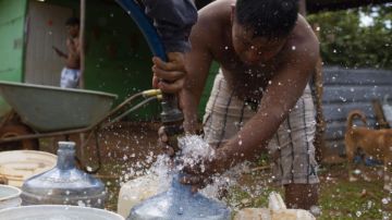 Miles de panameños no tienen suministro de agua potable.