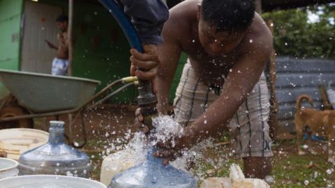 Miles de panameños no tienen suministro de agua potable.
